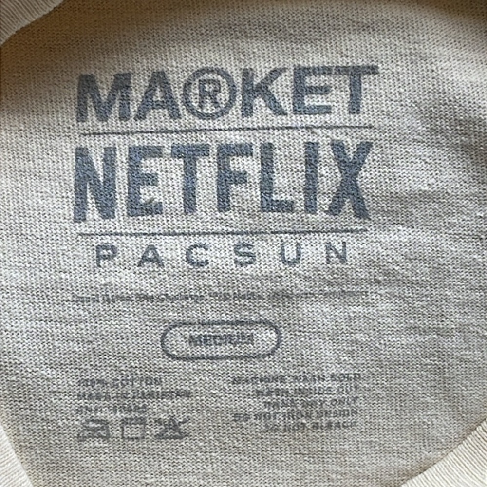 NWT NETFLIX MARKET X PACSUN SQUID GAME SHORT SLLEVE CREAM TSHIRT MED - Picture 5 of 6